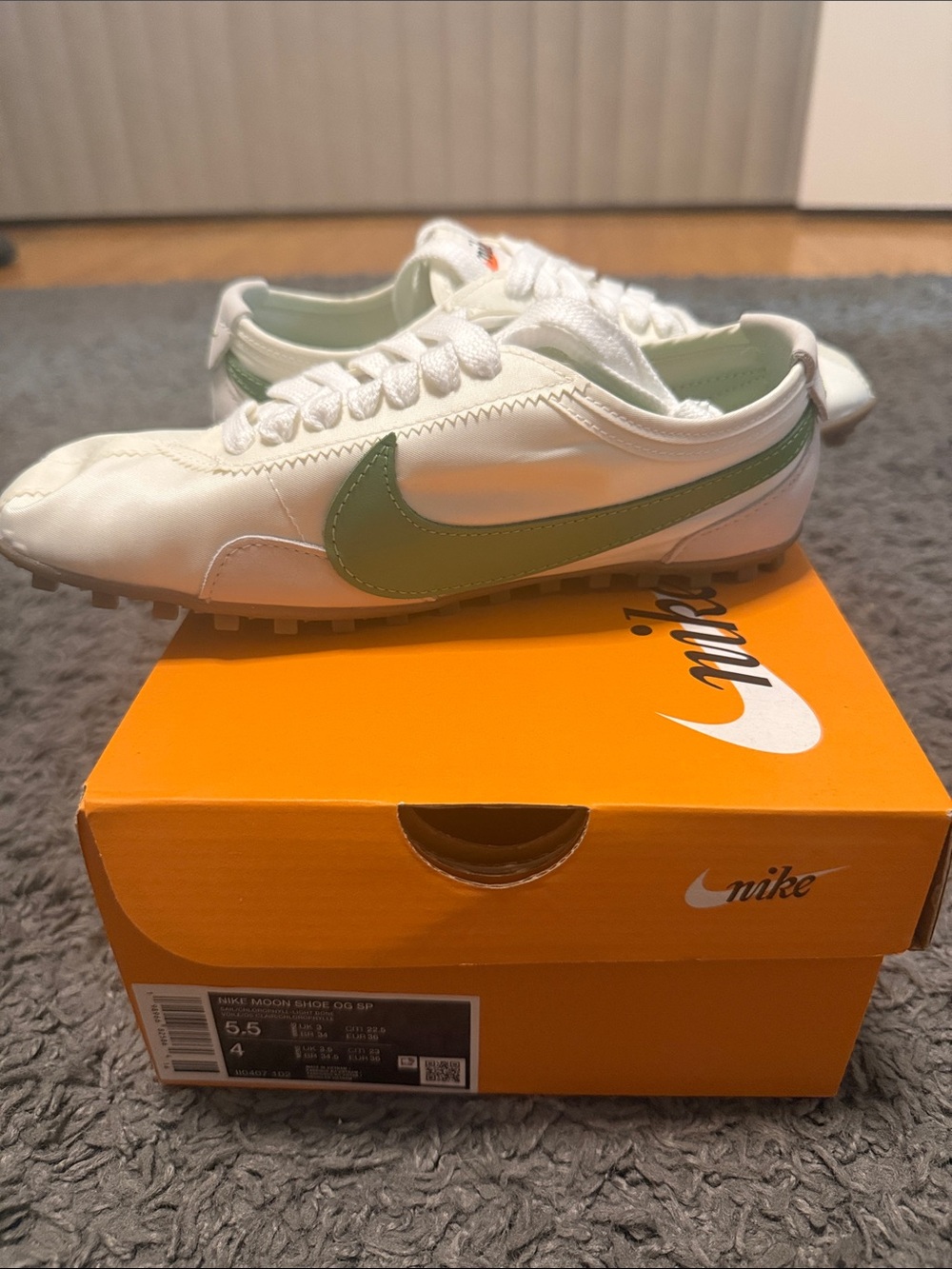 Nike Moon Shoe OG SP Sneaker - Picture 2 of 6